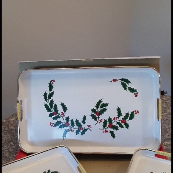 NEW CHRISTMAS 3 piece lacquer tray set - Picture 4 of 4